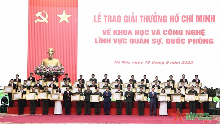 Dah page 19/5, di Hà Nội, Mintri Khoa học saong Công nghệ pambuak haong Mintri Quốc Phòng peih mbang jao Giải thưởng Hồ Chí Minh ka ilamo saong công nghệ mbang 6 ka dua danak dak đặc biệt gheih di abih dalam gah quân sự, quốc phòng