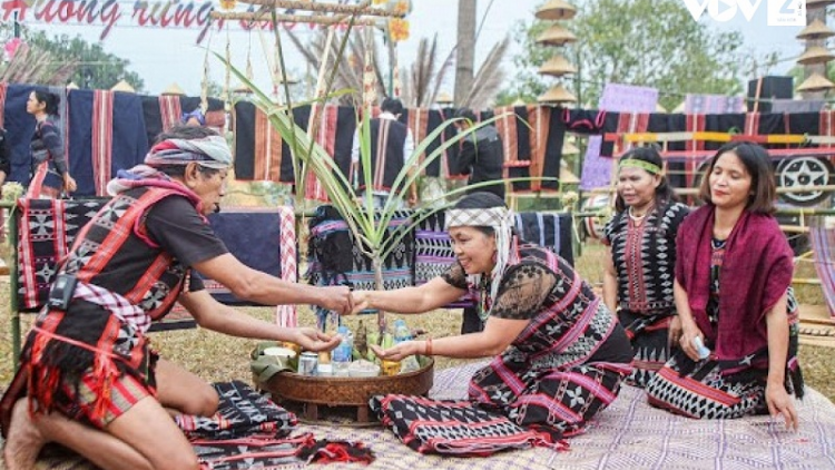 Meng harei 1/8- 31/8/2022, di Palei Ilamo - Du lịch dom bangsa Việt Nam (Đồng Mô, Sơn Tây, Hà Nội) meda peih tabiak dom bruk ilamo ngan haong kadha “adei anit ranam palei adei”