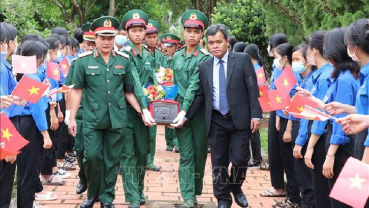 Harei ini, Tỉnh ủy - UBND tỉnh An Giang hu peih bruk ​ba mai dar veik 68 talang liệt sĩ lin halain hatain Việt Nam metai di mblang mesruh Campuchia saong dalam taneh ia, di taneh kubo liệt sĩ Dốc Bà Đắc, huyện Tịnh Biên