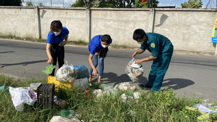 Bruk hagait hu kein ka rahra, dahlak jeng kham merat ngak