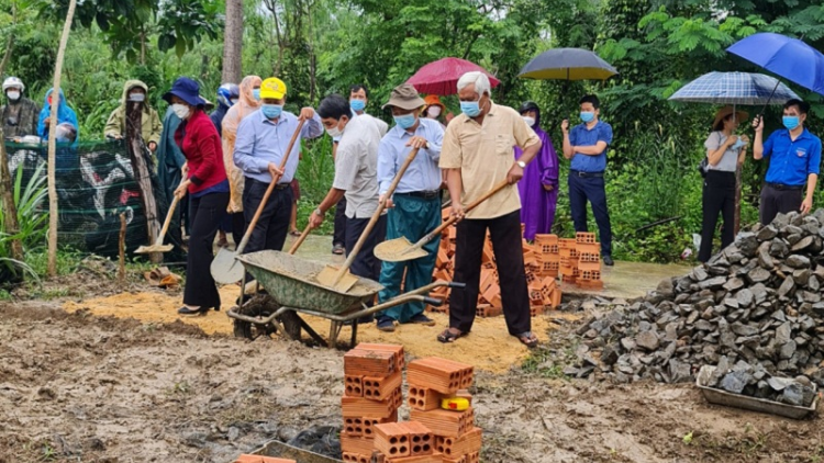 Ba var ro tabiak truh labik daok: jalan ngak di Loc Ninh