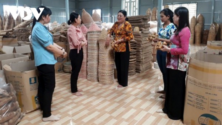 Jalan cakrok ka palei pak kreim la-a meng kan di bhap bini Khmer