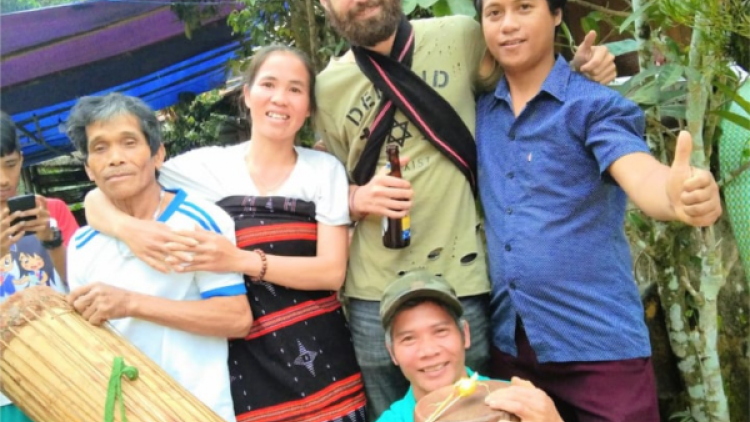 TơĐêl Chiến pa dưr c’lâng bhrợ cha p’têêt lâng thị trường