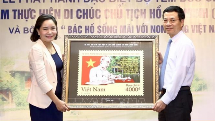 Pa glúh bộ tem “50 c’moo bhrợ têng Di chúc Chủ tịch Hồ Chí Minh”