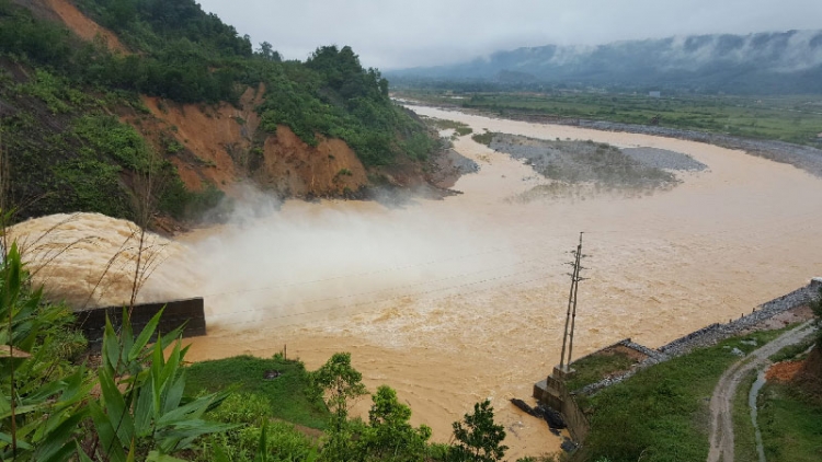 Miền Trung: Đhanuôr bơơn năl xa nay thuỷ điện pa hooi đác túh cơnh ooy?