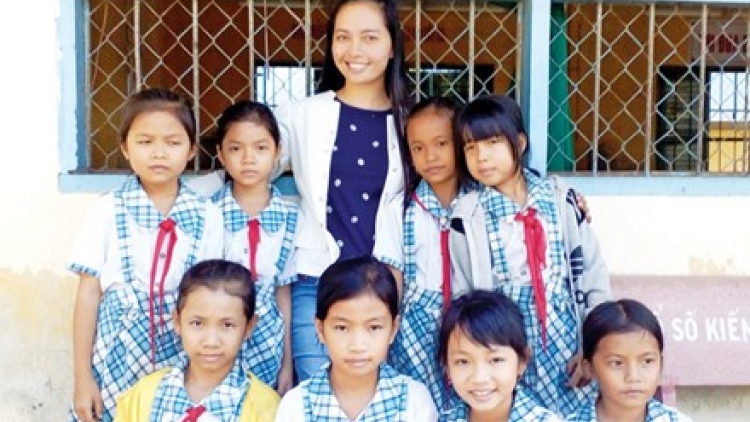 Cô giáo khuých goo manứih Khmer zay ta’níh lâng bh’rợ chóh padưr manứih​