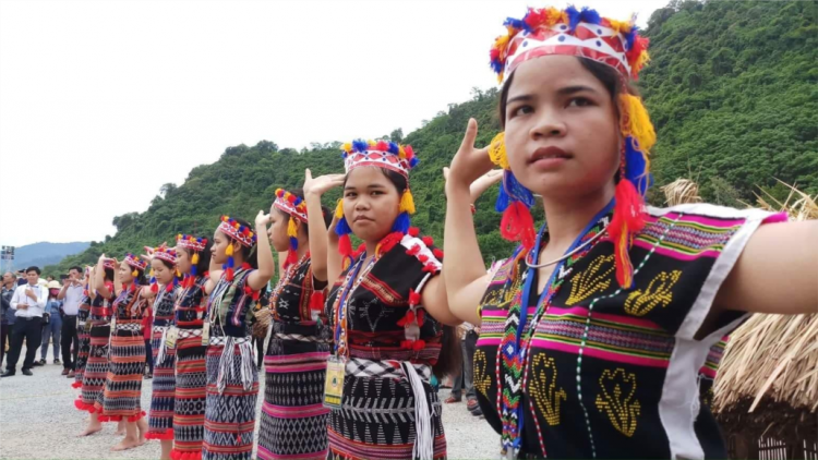 Bhui har r’rộ r’răm t’ngay  bhiệc  bhan âng đhanuôr zập acoon cóh da ding k’coong tỉnh Quảng Nam