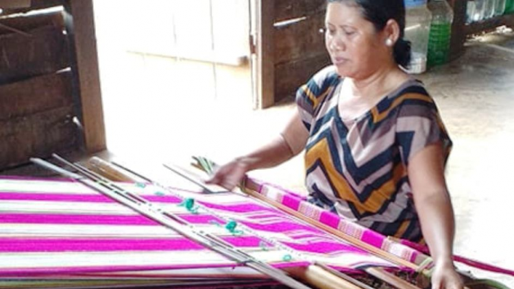 Cắh yêm ặt tợt cơnh lâng bh’rợ taanh n’đoóh a doóh cóh vel Kmrơng Prong A