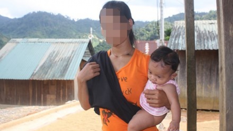 Miền Trung: Dưr váih k’rơ đhr’năng đơớh bơơn k’díic k’điêl lâng tr’pay díic điêl cóh bhúh xoọngBha ar xrặ 1: Bhr’ươr pr’hát bha dơng k’coon ta u loom âng apêê k’căn dợ p’niên k’tứi