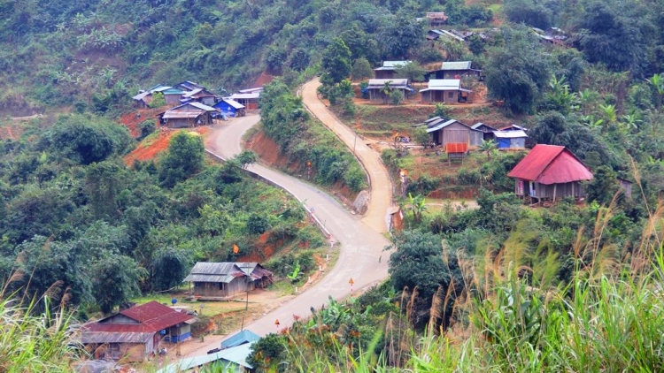 Bhrợ pa dưr vel bhươl t’mêê cóh chr’hoong da ding ca coong Phước Sơn:Tiêu chí thu nhập lâng pr’loọng đha rựt k’đháp mặ bơơn​