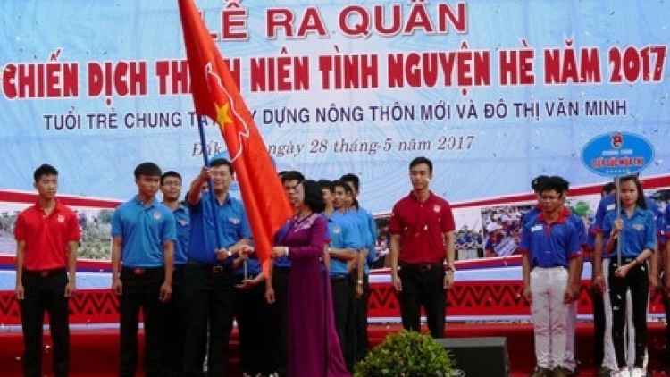 Trung ương Đoàn bhrợ têng bhiệc tợơp t’đang đha đhâm c’mor glúh bhrợ bh’rợ tình nguyện cha nọong c’moo 2017 đhị Đắk Lắk
