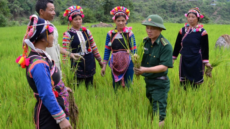 Ta đhâm Biên phòng cóh loom luônh âng đhanuôr bhươl cr’noon