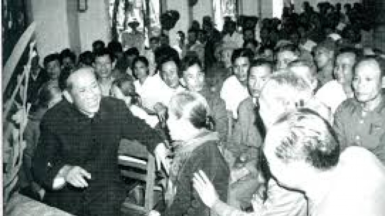Tổng Bí thư Lê Duẩn p’too moon bhrợ pa dưr Hướng Hóa dưr váih chrhoong da ding ca coong pr’đhang t’mêê