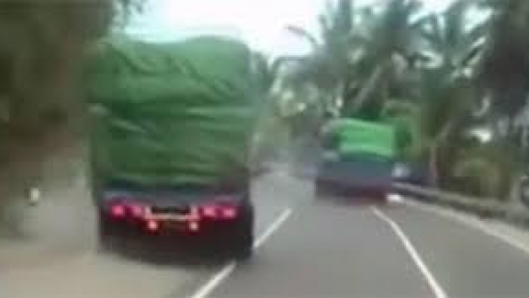 Quảng Nam:  xe tải g’đéch viêr trạm cân lướt hư lứch c’lâng đắh zr’lụ đhanuôr ắt mamông