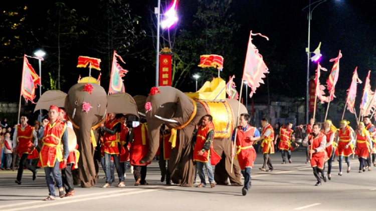 Bhiệc bhan Đền Hùng c’moo 2017: Ghít tân léh đợ chr’nắp văn hóa Việt