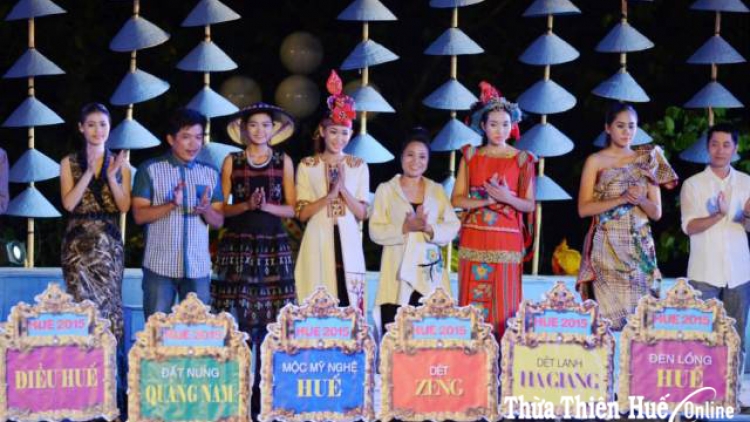 Chr’nắp n’đoóh a doóh đhị Festival bh’rợ truyền thống Huế 2017