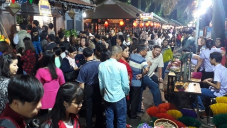 Festival bh’rợ tr’nêng truyền thống Huế 2017: Pa’dưr pa’xớc vel bhươl bh’rợ tr’nêng bấc cơnh bh’nơơn pr’đươi đoọng ha bhiệc du lịch