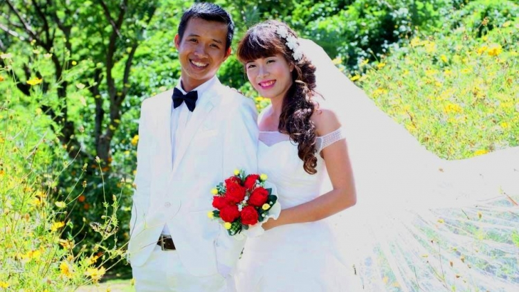 NẮNG VÀNG BIỂN XANH VÀ ANH_ HỒNG NHUNG