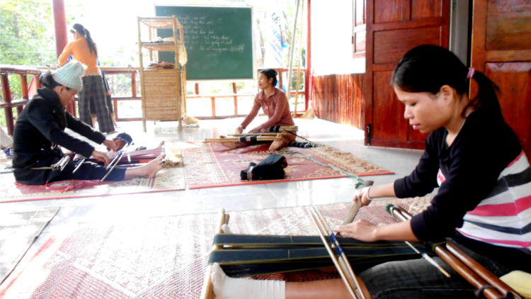 Zơrâm Thị Nhăm lâng loom luônh chăp kiêng lâng bh’rợ taanh n’đoo a dooh Cơ Tu