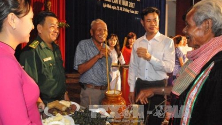 Manứih Khmer cóh k’coong ch’ngai k’noong k’tiếc Bình Phước lêy pachoom bhrợ cơnh pr’ắt bh’rợ ava Hồ