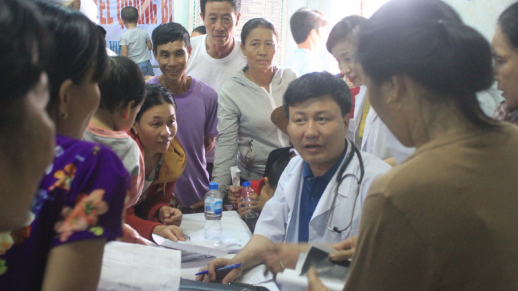 Quảng Bình: Bệnh viện Quân y 175 khám cr’ay, đoọng z’nươu k’goóh ha ngai đha rựt