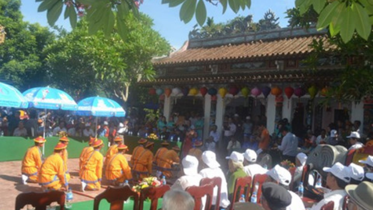 Bhiệc bhan Điện Trường Bà – pa têết cr’noọ xa nay đoàn kết da ding k’coong lâng cóh xuôi