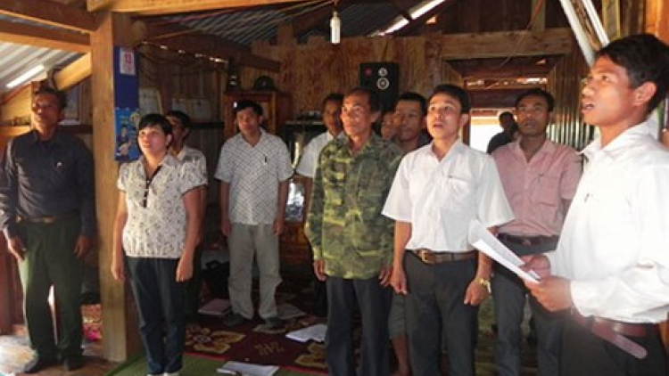 Râu xay moon âng apêê xơợng đài ooy c’bhúh bha ar xrắ: “Pa dưr đảng viên:  Gram griing răng, a băng cắh âi pậ”