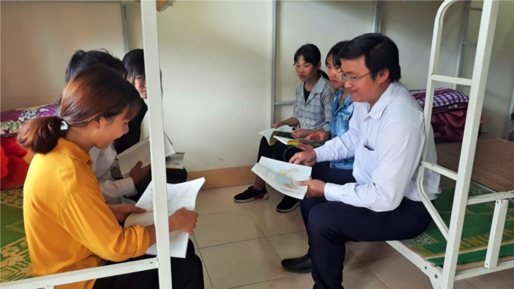 Lao Cai: Bh’rợ pr’hay cóh bh’rợ pa choom ooy pr’ắt tr’mông đoọng ha học sinh nội trú, bán trú