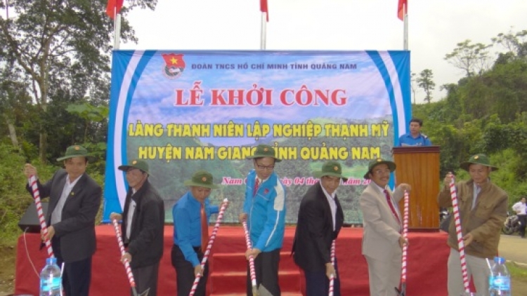Quảng Nam -  doó ta pun lướt “ting léh xe c’lâm” âng apêê vel đha đhâm c’mâr bhrợ cha l’lăm a hay