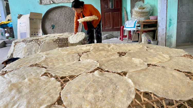 Đà Nẵng: Vel bhrợ têng bánh tráng Túy Loan căh zập đoọng pa câl đhị Tết