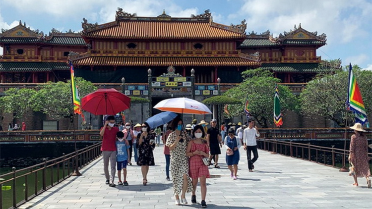 C’bhuh phóng sự: Du lịch miền Trung chơớc lêy c’lâng z’lâh pr’luh Covid-19Bha ar xră 3: Pa xăr “ cr’pân” dưr vaih “ pr’đơợ”, bhrợ pa dưr cớ du lịch