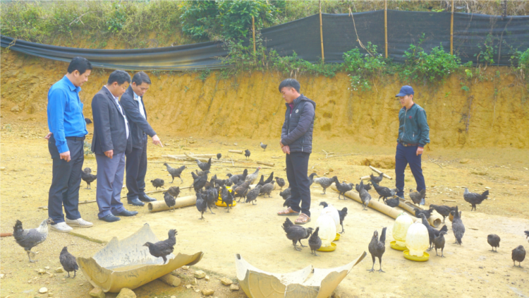 Lào Cai: Băn a tưch a ac vel đong – Vêy bơơn pa chô bâc âng đha nuôr da ding ca coong