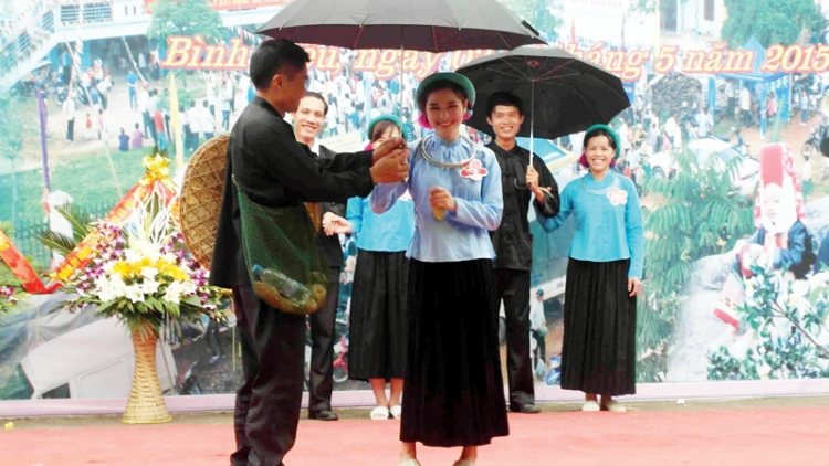 Zư đớc râu liêm chr’nắp acoon cóh Sán Chỉ tơợ apêê cau lạc bộ hát Soóng cọ