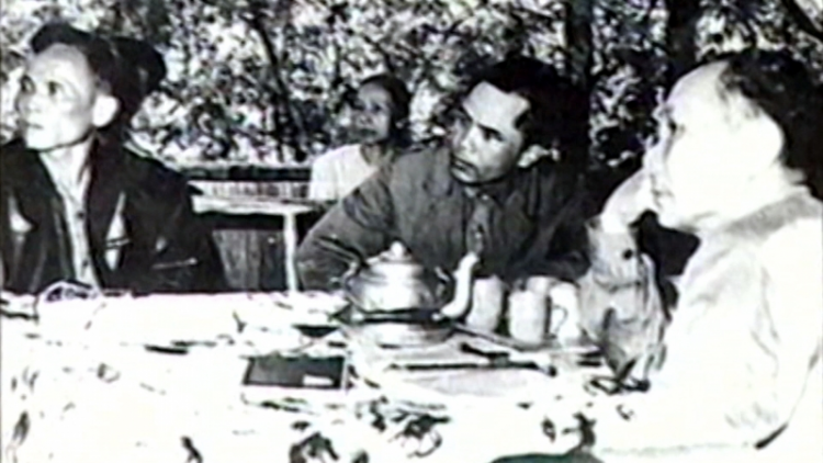 Đồng chí Võ Chí Công coh loom quân lâng đhanuôr coh zr’lụ căn cứ cách mạng