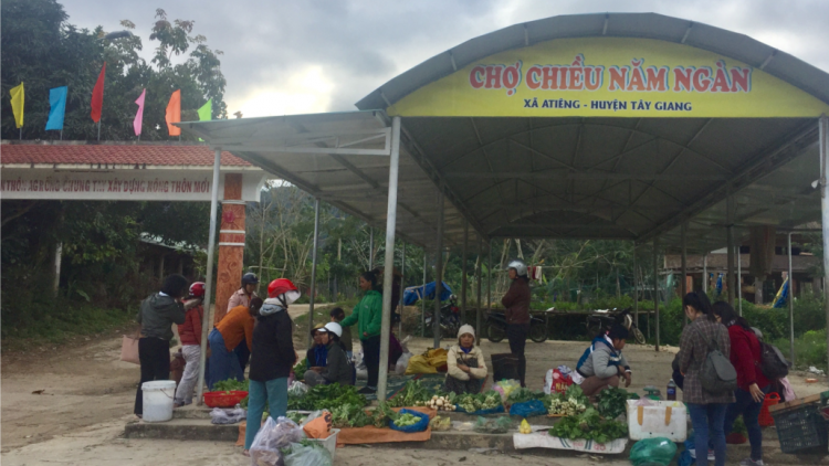 Quảng Nam: Liêm chr’năp chợ 5 r’bhầu đồng zr’lụ da ding ca coong Tây Giang