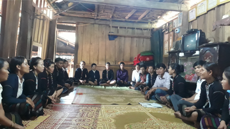Bh’nơơn tợơ câu lạc bộ bhrợ ca conh ca căn đhị chr’hoong da ding k’coong Hướng Hoá