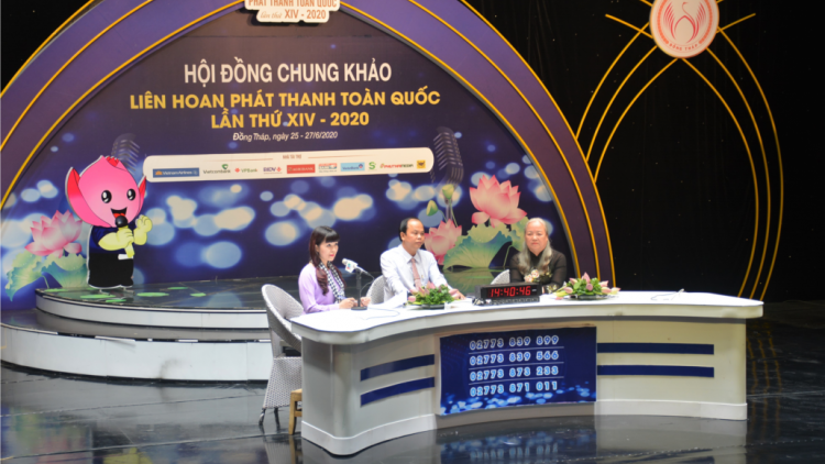 Đơơng công nghệ 4.0 mọot thi Phát thanh trực tiếp