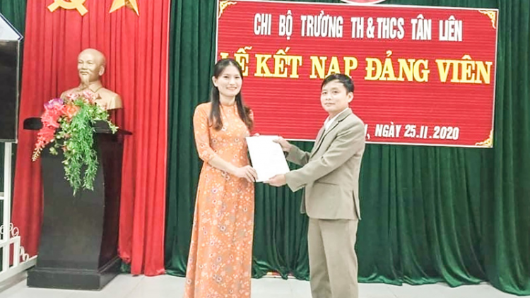 Hướng Hóa p’ghit pa dưr đảng viên acoon coh