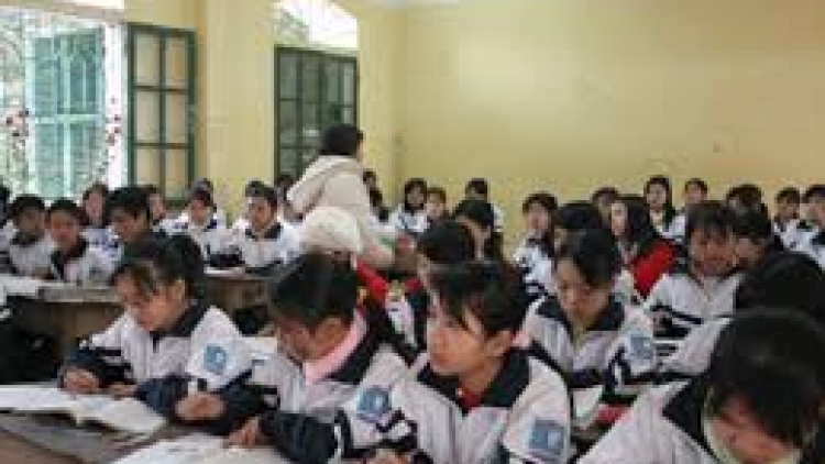 Quảng Ngãi: Zr’nắh k’đháp đhị bh’rợ đươi dua pr’đhang trường học t’mêê.