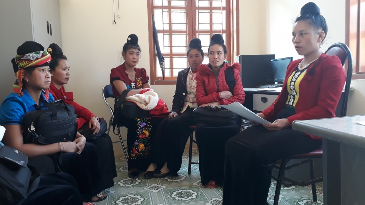 Cán bộ pân đil acoon cóh Xinh Mun lứch loom lâng bh’rợ Hội