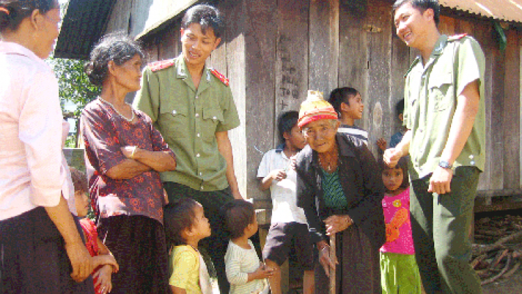 Đại uý Bùi Ngọc Đông, manứih zư têêm ngăn đoọng ha k’tiếc đạo H’ra