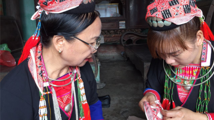Nghệ nhân âng vel Dao Thanh Y