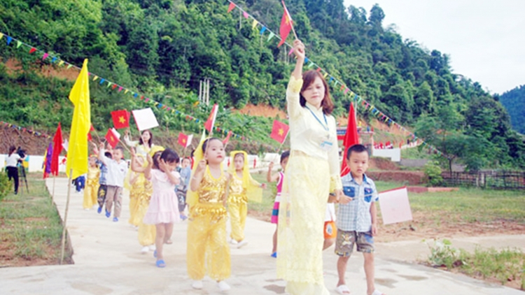 Học sinh zr’lụ boo túh Lào Cai ooy t’ngay khai giảng
