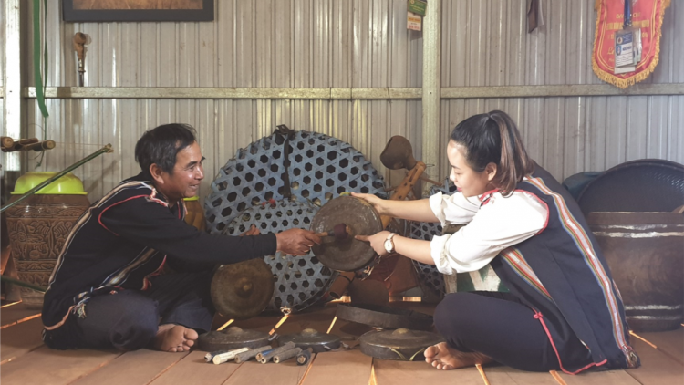 Nghệ nhân A Lip nắc ma nuyh ha âu đơc chr’năp văn hóa âng vel bhươl