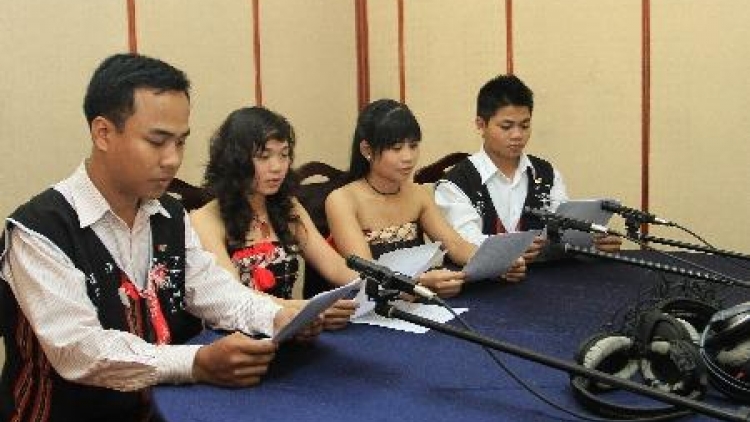 T’rúih phát thanh p’rá Cơ Tu t’ngay 18-11