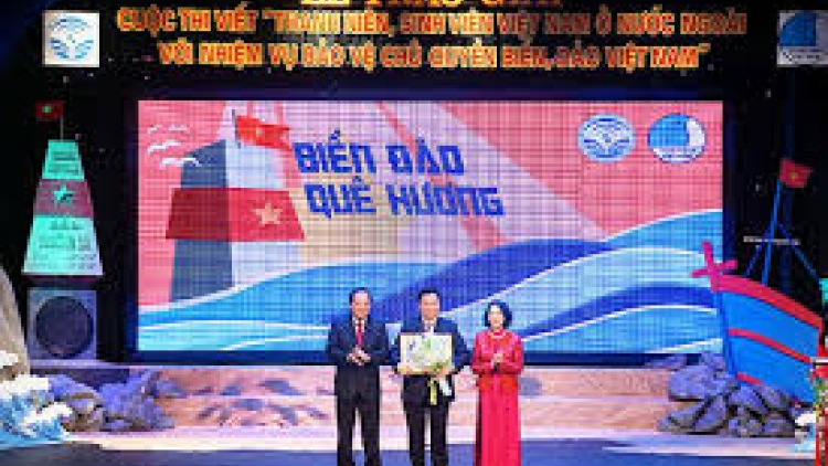 Cher ch’ner tr’thi x’rắ “Đha đhâm c’mor, sinh viên Việt Nam đhị k’tiếc k’ruung lơơng lâng bh’rợ zư lêy chủ quyền biển, đảo Việt Nam”