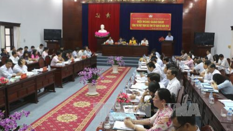 Giao ban bh’rợ Mặt trận apêê tỉnh Tây Nam bộ
