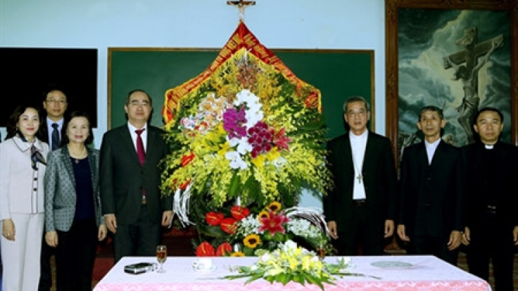 Chủ tịch Ủy ban Trung ương Mặt trận Tổ quốc Việt Nam Nguyễn Thiện Nhân lưm lâng hơnh déh đhanuôr Công giáo đhị bêl Gíang sinh