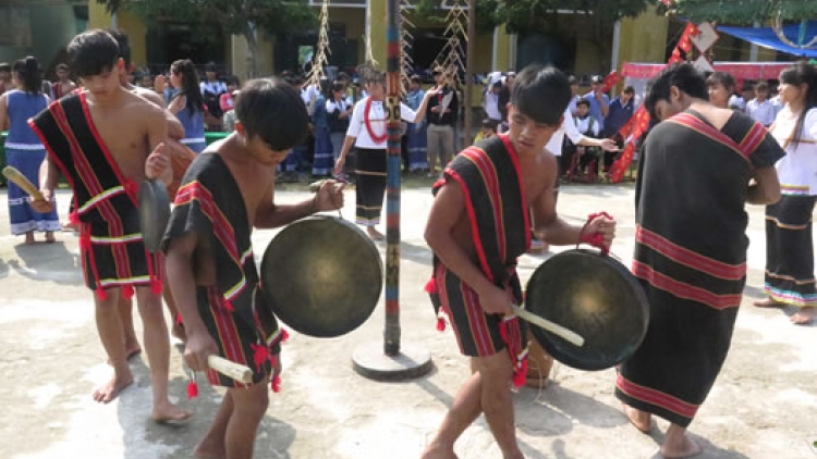 Trường PTDTNT Nước Oa: Bh’rợ 40 c’moo pa choom cr’liêng chữ