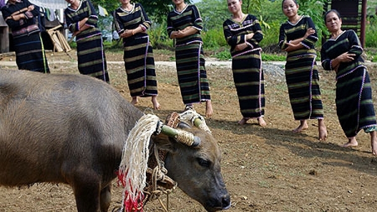 C’cir văn hoá âng manuýh Giẻ Triêng